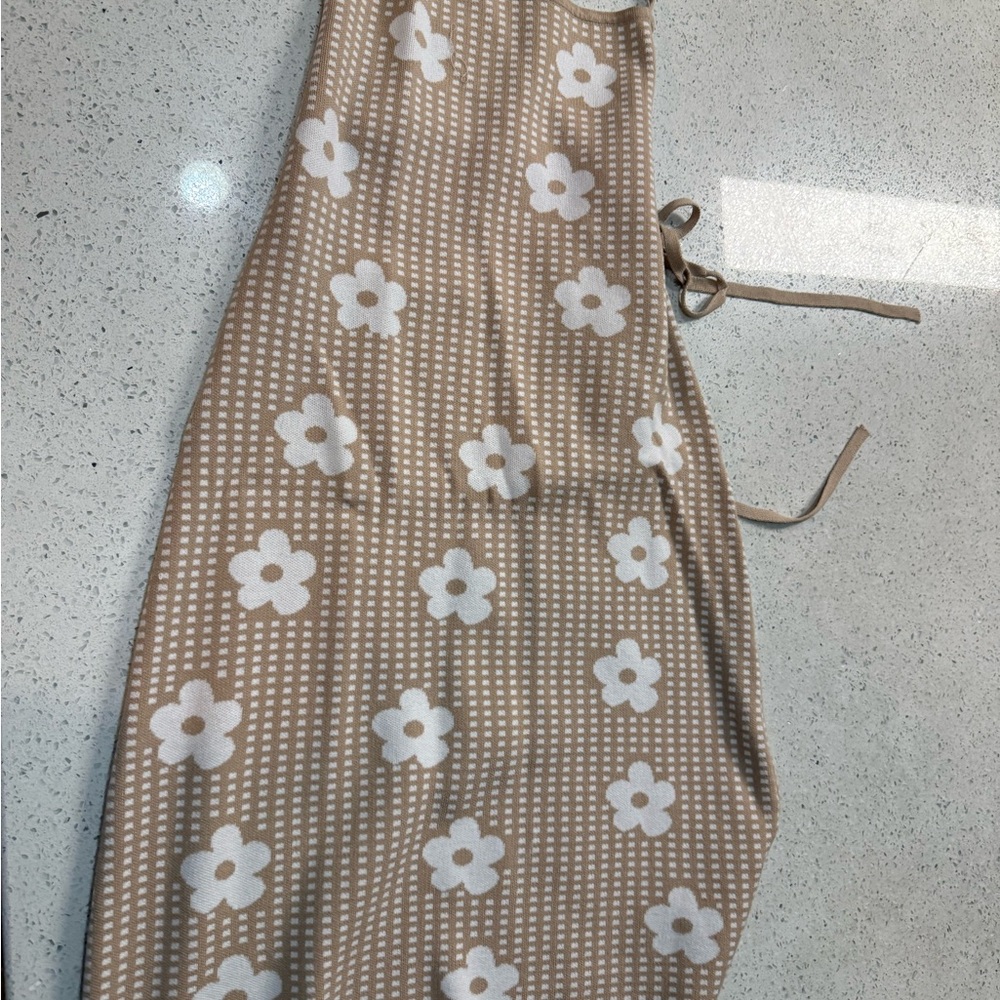 Elegant Backless Tan Floral Dress - Picture 3 of 5